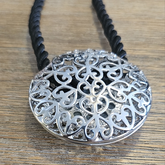 Rare Fine Silver Toned & Crystal Imitation Medallion. - Picture 5 of 7